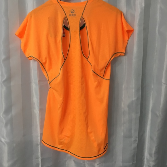 The North Face Women's T-Shirt, Size M - Picture 3 of 4